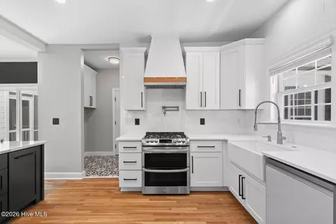 Kitchen - 108 Canvasback Pt, Hampstead, NC 28443 photo 3 of 5