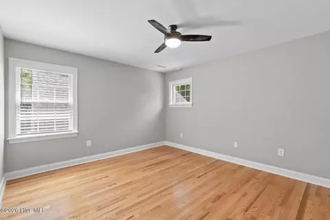 Bedroom - 108 Canvasback Pt, Hampstead, NC 28443 photo 4 of 7