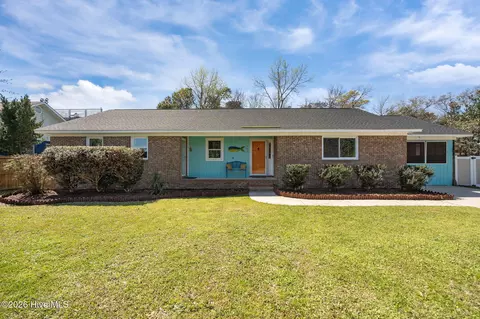 513 Hamlet Ave, Carolina Beach, NC 28428