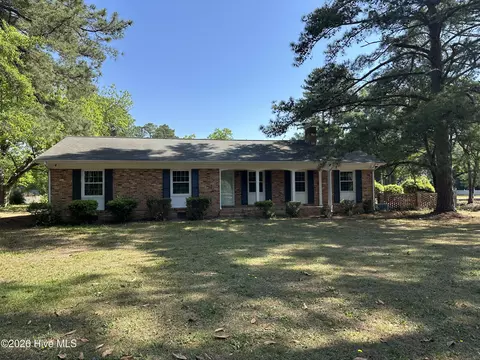 1300 W Church St, Laurinburg, NC 28352