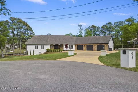 304 Gull Rd, Hampstead, NC 28443