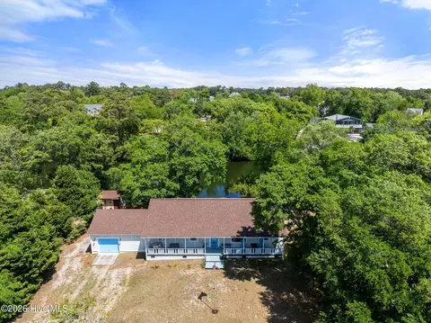 714 Cockle St, Surf City, NC 28445