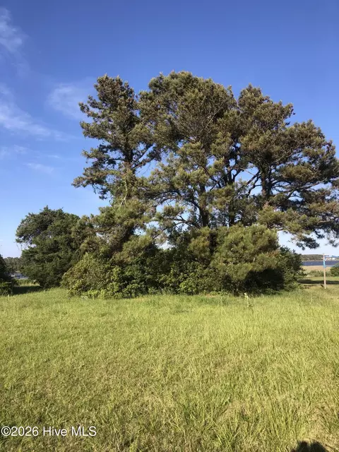 109 Indian Shores Ct, Newport, NC 28570