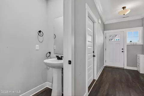 Entry Way - 412 Elgin Rd, Hubert, NC 28539 photo 4 of 6