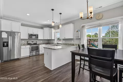 Kitchen - 412 Elgin Rd, Hubert, NC 28539 photo 1 of 3