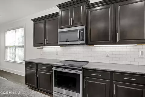 Kitchen - 204 Waldorf Way, Hampstead, NC 28443 photo 5 of 5