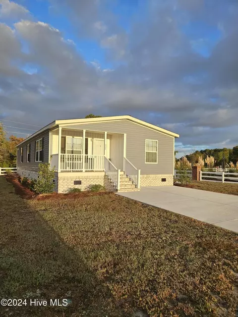864 Yaupon Dr SW, Calabash, NC 28467