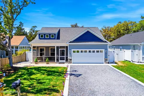 121 NW 12th St, Oak Island, NC 28465