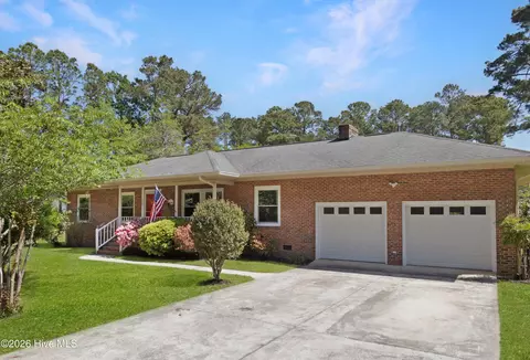 420 Boundaryline Dr NW, Calabash, NC 28467