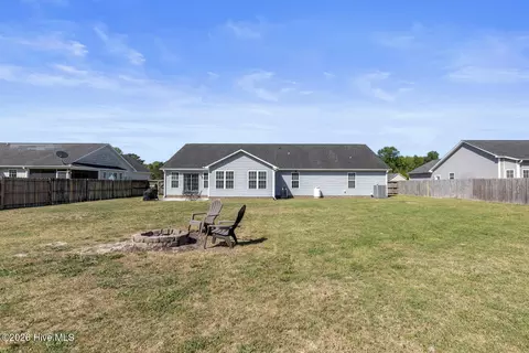 Exterior - 111 Blue Haven Dr, Hubert, NC 28539 photo 4 of 4
