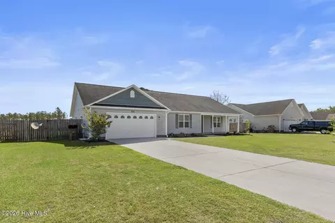 111 Blue Haven Dr, Hubert, NC 28539