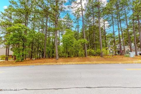 109 Longleaf Dr, West End, NC 27376
