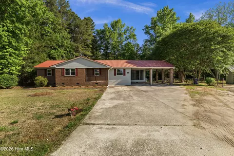 11073 Sam Potts Hwy, Lake Waccamaw, NC 28450