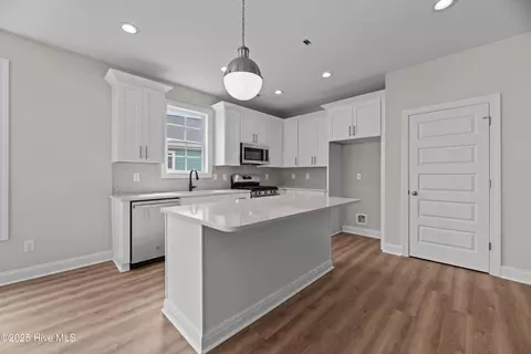 Entry Way - 1009 Exeter Pl, New Bern, NC 28562 photo 2 of 2