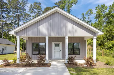 609 N Timberly Ln, Burgaw, NC 28425