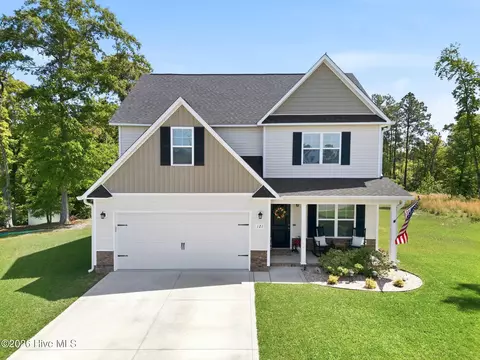 121 Starkey Creek Dr, Peletier, NC 28584