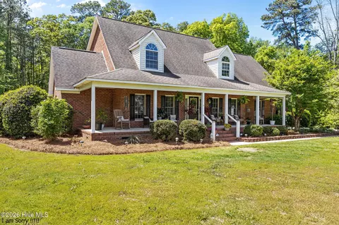 2004 Mercury Dr, Greenville, NC 27858