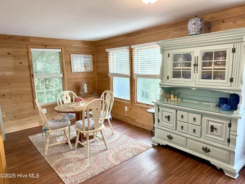 Dining - 311 Gunas Dr, Kill Devil Hills, NC 27948 photo 4 of 6