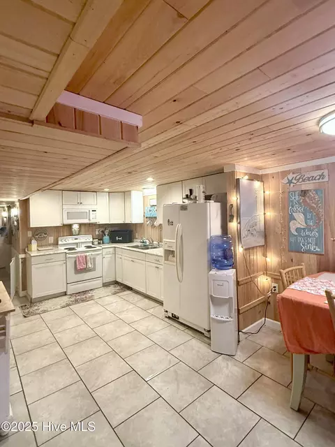Kitchen - 311 Gunas Dr, Kill Devil Hills, NC 27948 photo 4 of 7
