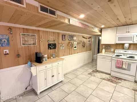 Kitchen - 311 Gunas Dr, Kill Devil Hills, NC 27948 photo 5 of 7