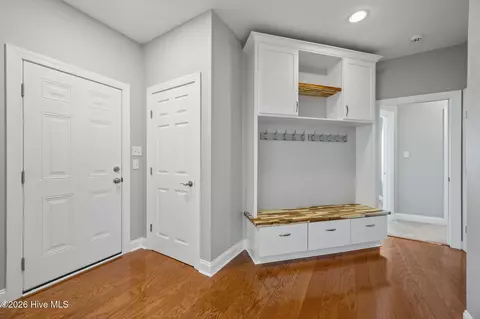 Entry Way - 908 Taberna Cir, New Bern, NC 28562 photo 3 of 3
