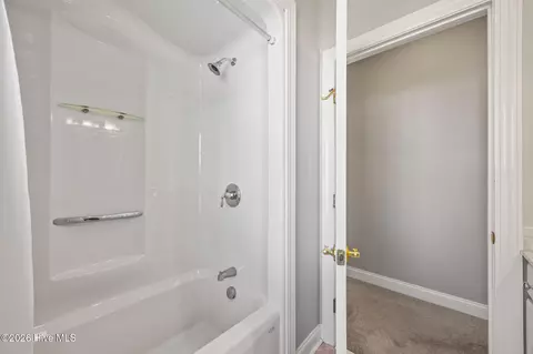 Bath - 908 Taberna Cir, New Bern, NC 28562 photo 5 of 6