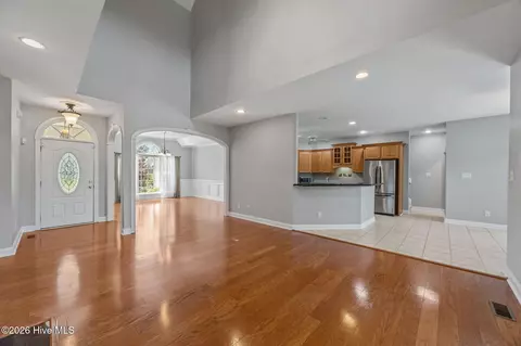 Living - 908 Taberna Cir, New Bern, NC 28562 photo 4 of 4