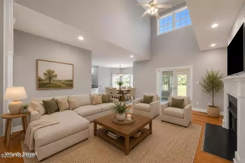 Living - 908 Taberna Cir, New Bern, NC 28562 photo 1 of 4