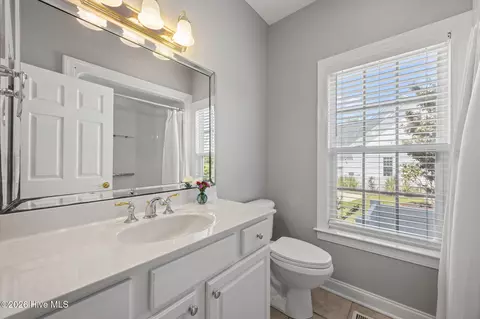 Bath - 908 Taberna Cir, New Bern, NC 28562 photo 4 of 6
