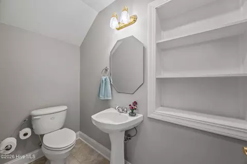 Bath - 908 Taberna Cir, New Bern, NC 28562 photo 6 of 6