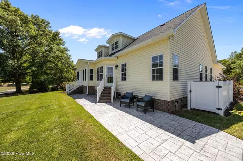Exterior - 908 Taberna Cir, New Bern, NC 28562 photo 8 of 16