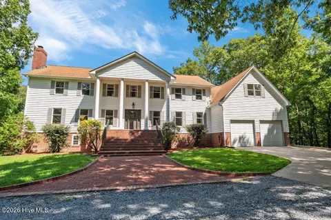 108 Farmington Rd, Grimesland, NC 27837