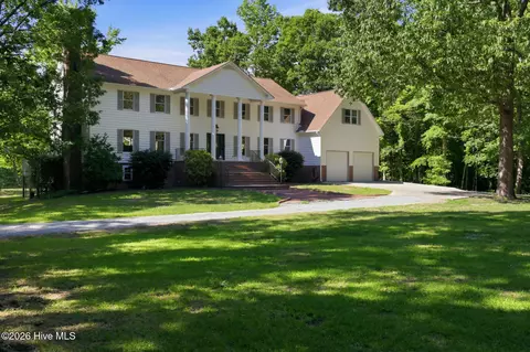 108 Farmington Rd, Grimesland, NC 27837