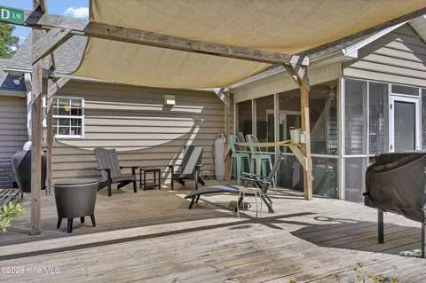 Exterior - 103 Greenview Ct, Hampstead, NC 28443 photo 9 of 10