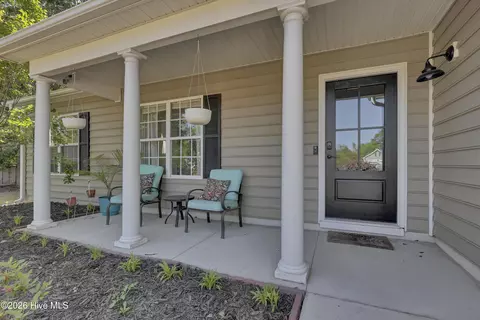 Exterior - 103 Greenview Ct, Hampstead, NC 28443 photo 3 of 10