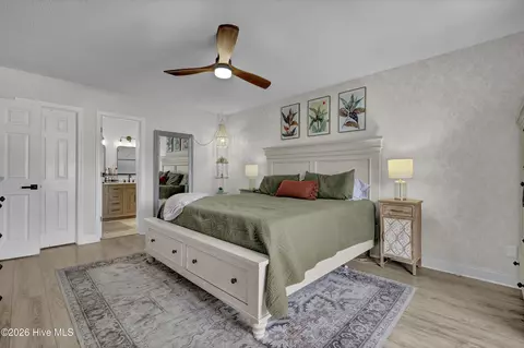 Bedroom - 103 Greenview Ct, Hampstead, NC 28443 photo 2 of 6