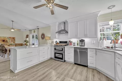 Kitchen - 103 Greenview Ct, Hampstead, NC 28443 photo 2 of 3