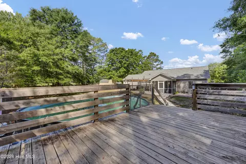 Exterior - 103 Greenview Ct, Hampstead, NC 28443 photo 7 of 10
