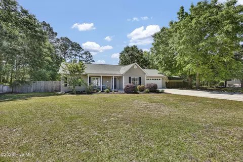 Exterior - 103 Greenview Ct, Hampstead, NC 28443 photo 2 of 10