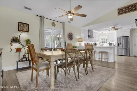 Dining - 103 Greenview Ct, Hampstead, NC 28443 photo 1 of 2