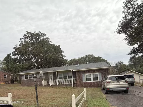 333 Holiday Hills Dr, Wilmington, NC 28409