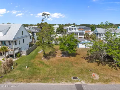 1408 Searay Ln, Carolina Beach, NC 28428