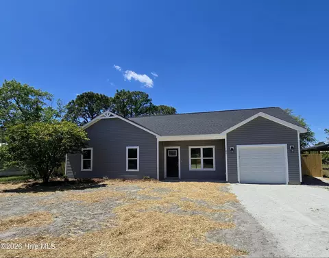 107 N Queen St, Hubert, NC 28539