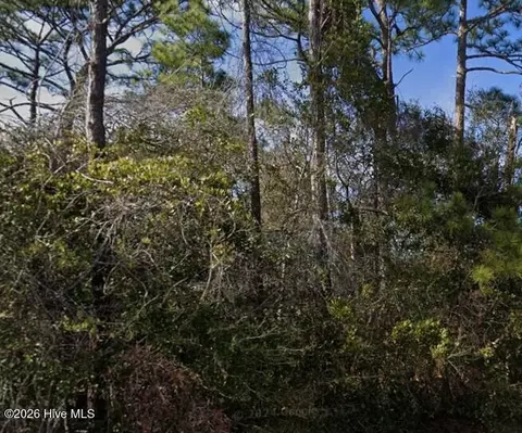 107 NE 17th St, Oak Island, NC 28465