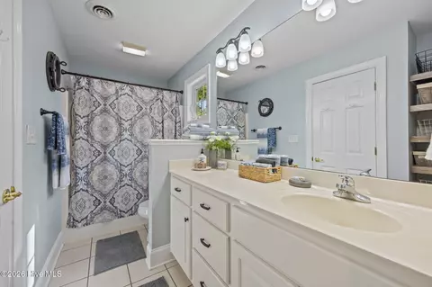 Bath - 122 Providence Pl, Chocowinity, NC 27817 photo 2 of 4