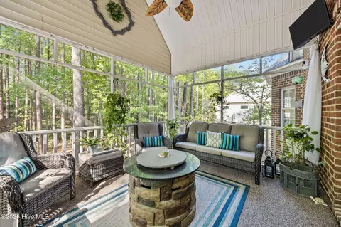 Exterior - 122 Providence Pl, Chocowinity, NC 27817 photo 6 of 17
