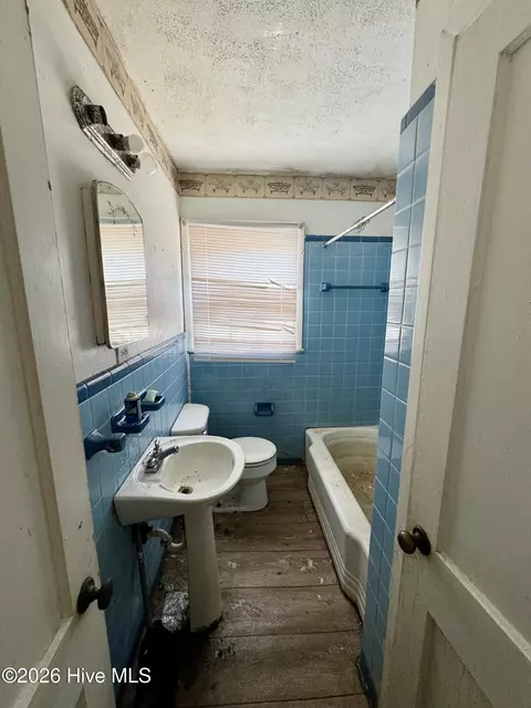 Bath - 2 Fewell Ave, Weldon, NC 27890 photo 1 of 2