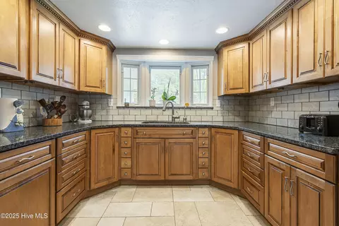Kitchen - 147 Pine Needle Dr, Hampstead, NC 28443 photo 3 of 9