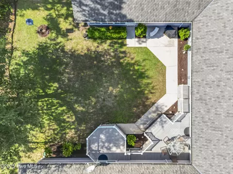 Exterior - 147 Pine Needle Dr, Hampstead, NC 28443 photo 12 of 28