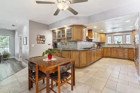 Kitchen - 147 Pine Needle Dr, Hampstead, NC 28443 photo 7 of 9